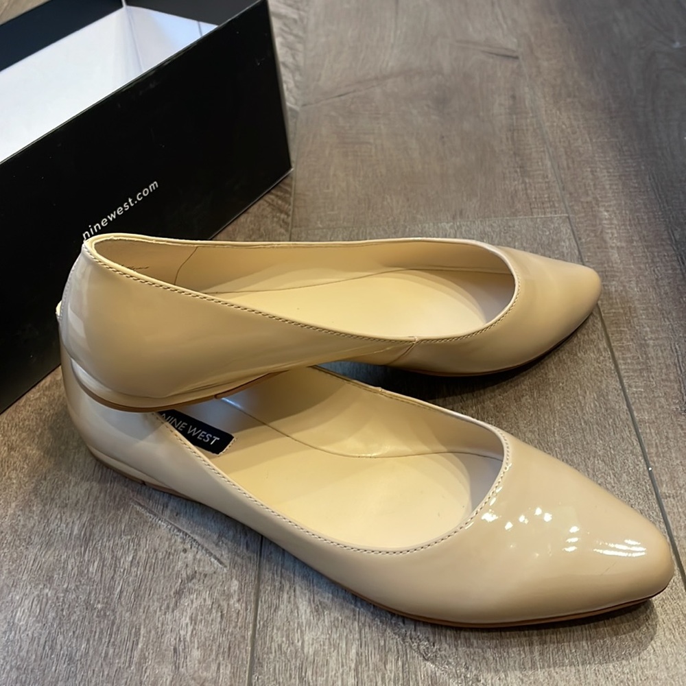 Nine West Speak Up 3 Almond Toe Flats. Size women’s 8. Light Natural color.